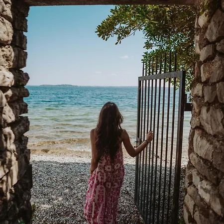 Villa Garda Dolcelago Front *