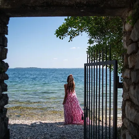 Villa Garda Dolcelago Front Moniga del Garda