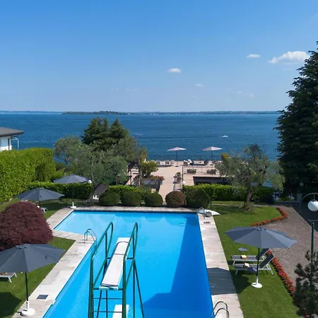 Villa Garda Dolcelago Front *
