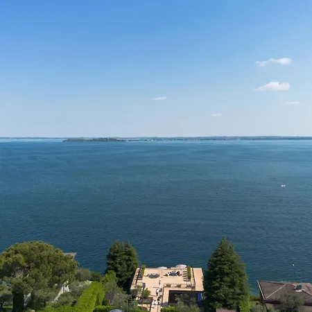 Villa Garda Dolcelago Front *